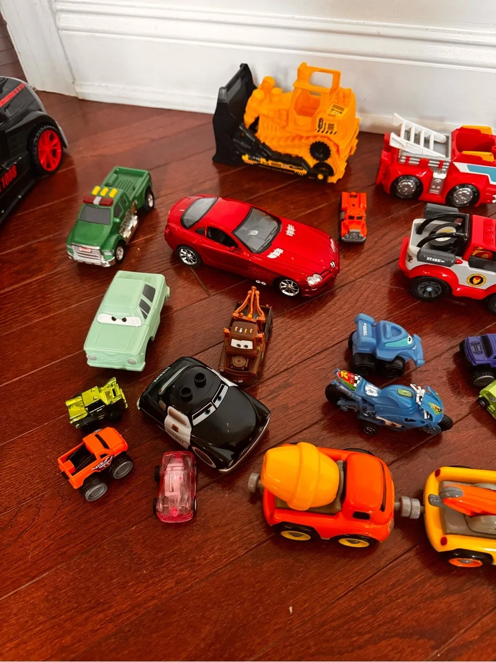 Huge lot of 30 cars and car garage